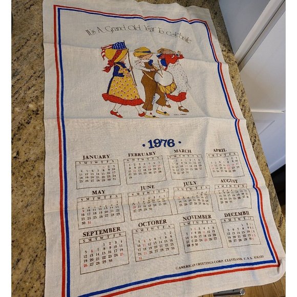 VTG 1976 Linen Calendar Towel "It's a Grand Ole Year to Celebrate" Holly Hobbie - Picture 1 of 8